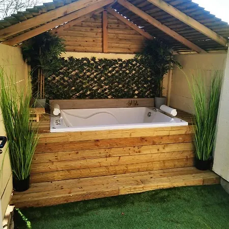Guest house Self Catering Magical Guestroom With Outdoor Hot Tub Port Laoise