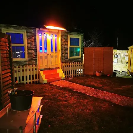 Self Catering Magical Guestroom With Outdoor Hot Tub * Port Laoise