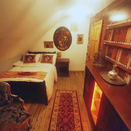 Self Catering Magical Guestroom With Outdoor Hot Tub Guest house