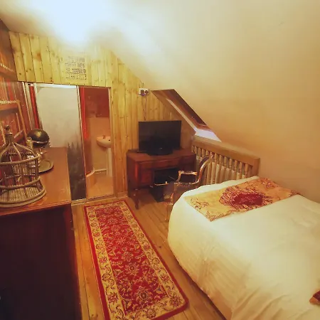 Gasthuis Self Catering Magical Guestroom With Outdoor Hot Tub