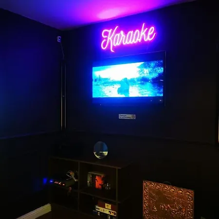 Self Catering Magical Guestroom With Outdoor Hot Tub بورتلاويس