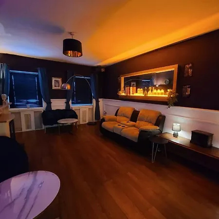 Guest house Self Catering Magical Guestroom With Outdoor Hot Tub *
