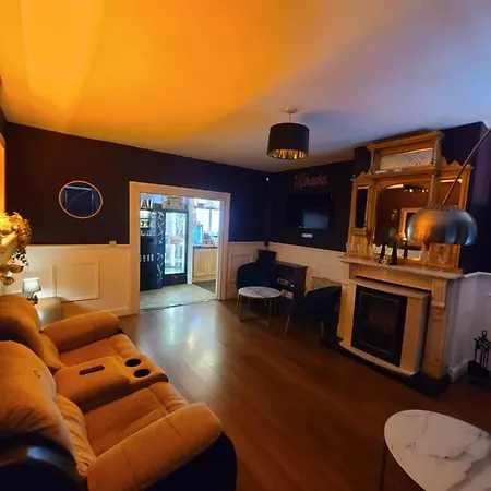 Self Catering Magical Guestroom With Outdoor Hot Tub Guest house Port Laoise